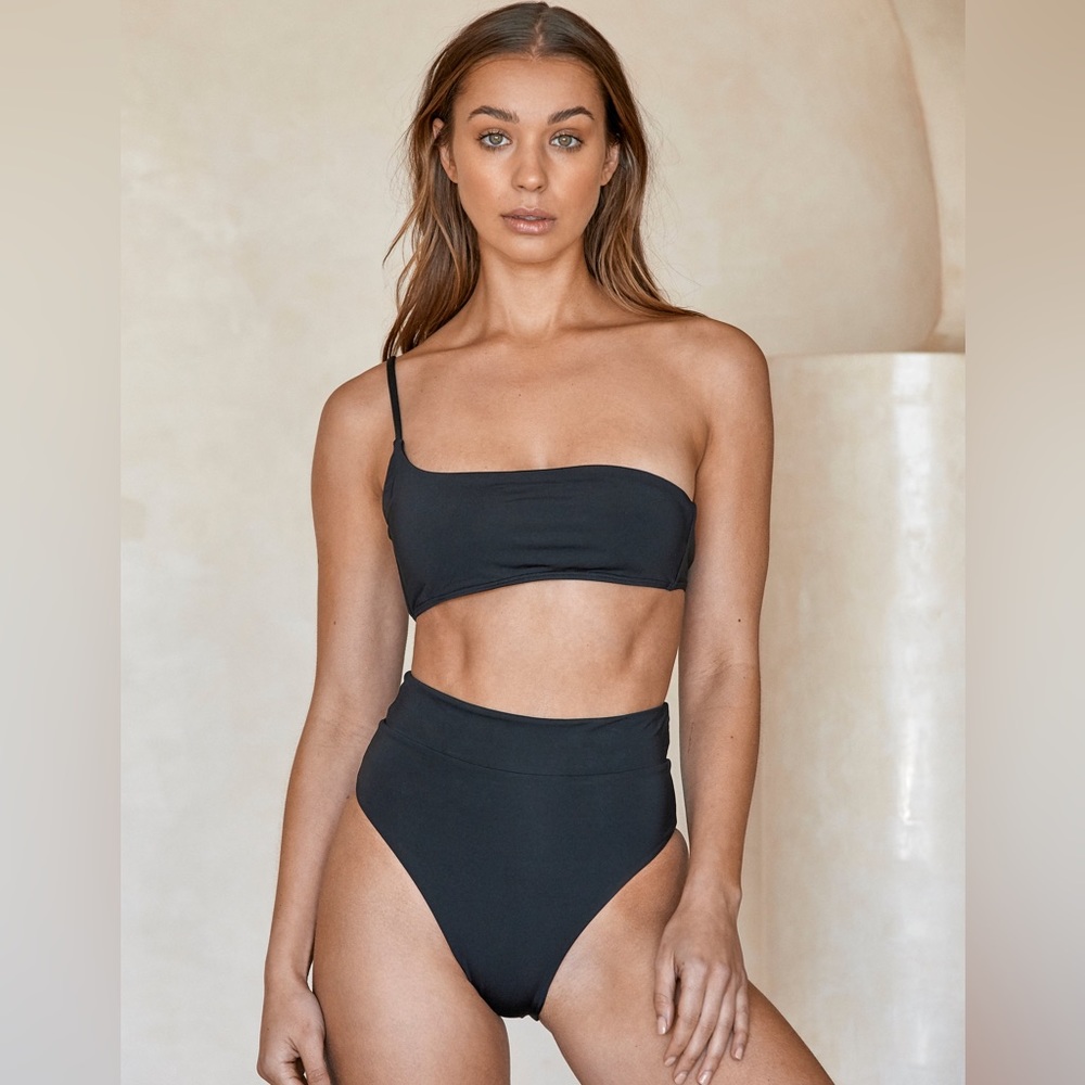 Monday Swimwear NWT Sorrento Bottoms L